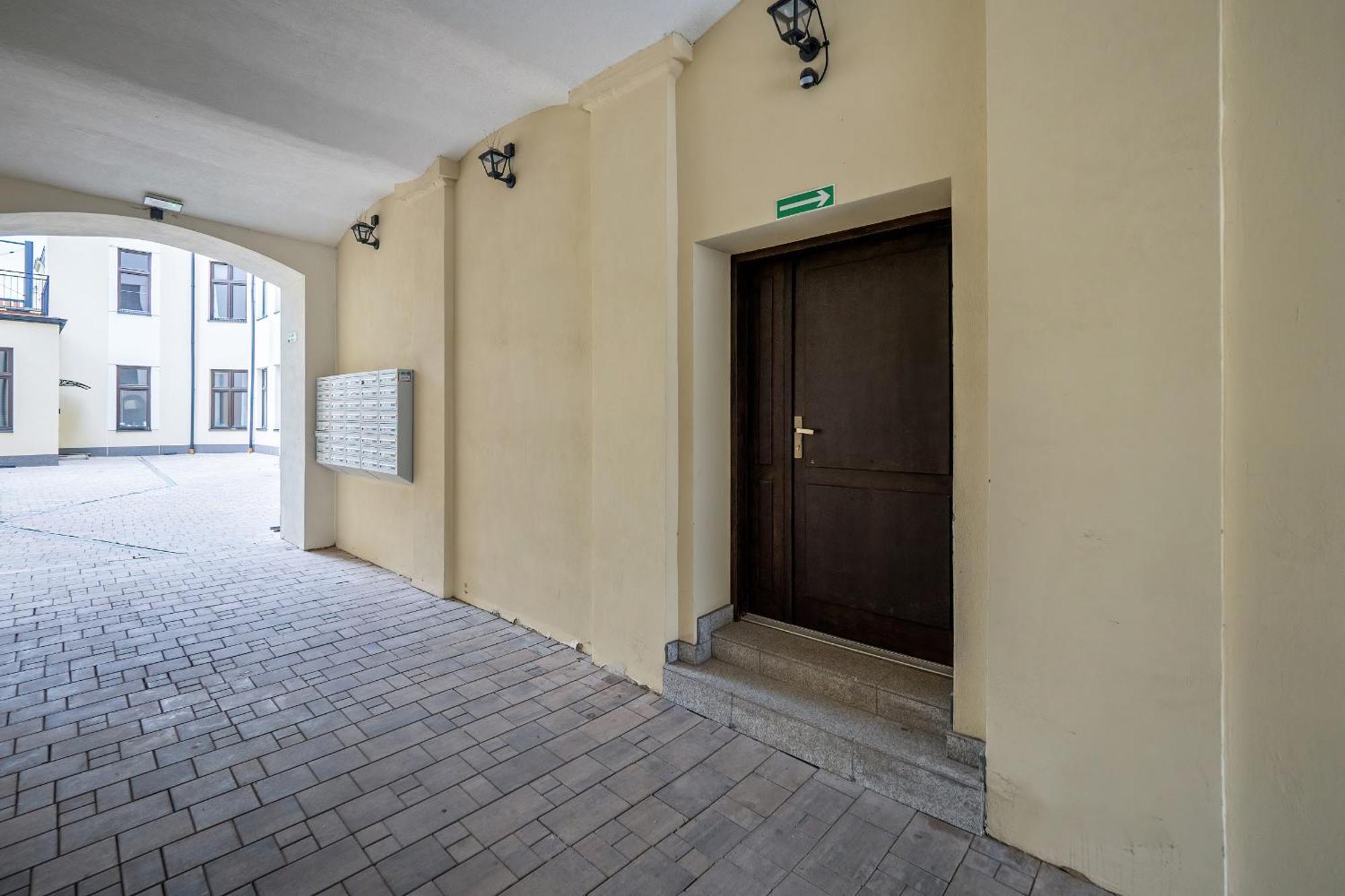 Charming In The Center Of By Renters
